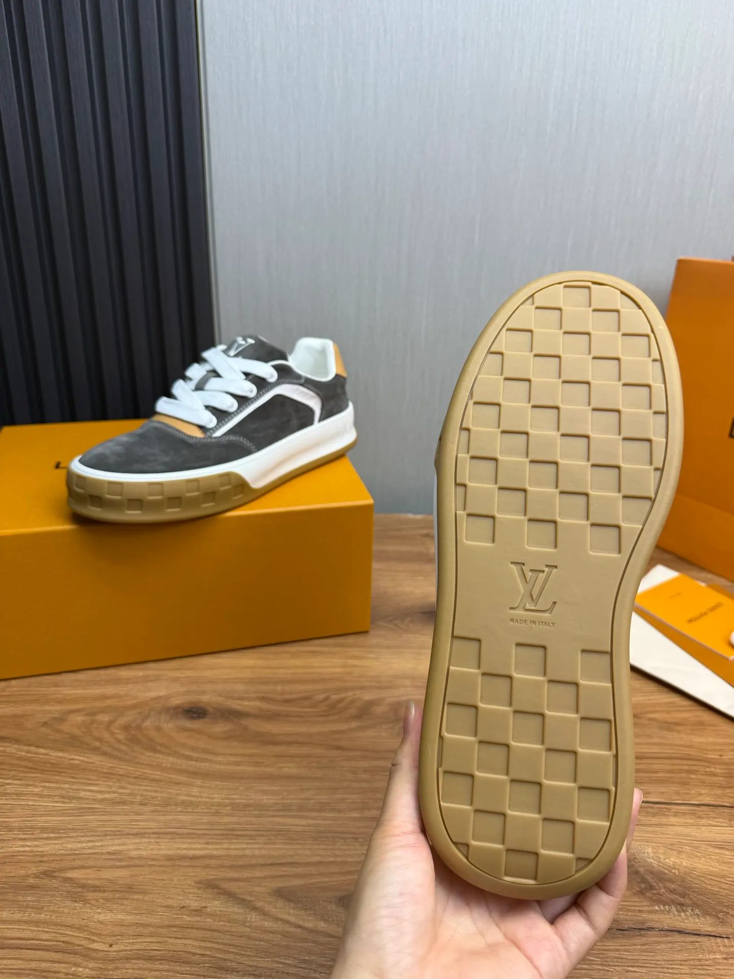 Men's shoes 620💰 Lv. Top purchasing agent🇮🇹 Louis Vuitton, sports sneakers counter synchronization, uppers imported from Italy, high-quality splicing and complex handicrafts, imported mesh pads are soft and comfortable, soles: original factory special soles, TPU exclusive movable molded soles super comfortable, original factory single goods, 🔍🔍high quality, you can enter and exit the counter at will, welcome to compare, code number 38-44 (customized 38.45)
